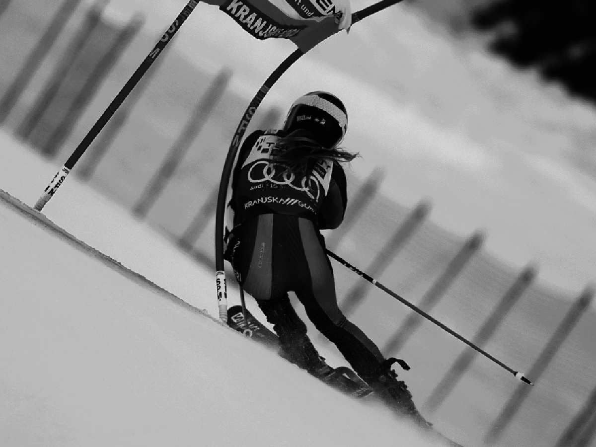 Adesivo Sciatore alpino sulla pista di sci alpino 